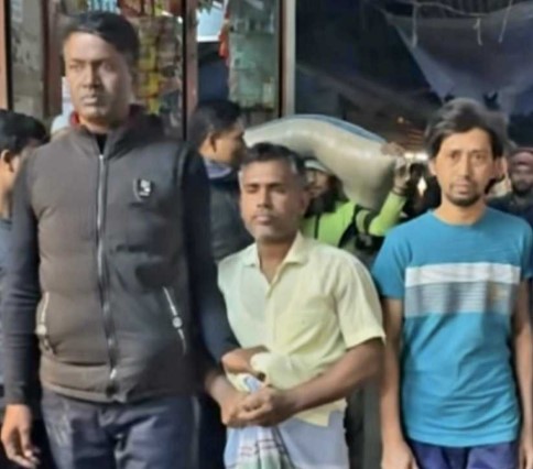 চাঁদপুরে হাঁস বিক্রিতে ওজনে প্রতারণা, পুলিশ সুপারের উপস্থিতিতে ২ ব্যবসায়ীকে জেল-জরিমানা